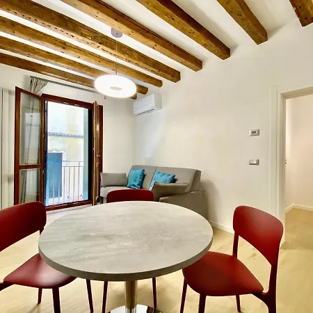 House 4343 Апарт-отель 4*